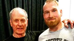 74 Jahre altes Wrestling-Phänomen Johnny Saint trainiert deutsche  WWE-Hoffnung Alexander Wolfe