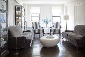 The Trick To Mixing Modern And Traditional Furniture Traditional Furniture Living Room Furniture Arrangement Living Room Decor Traditional