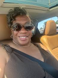 Can't really tell from the breast up 🤔