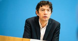 Was er heute über masken, quarantäne, immunität und schnelltests denkt. The Corona Virus Update With Christian Drosten Is The Podcast That Everyone Should Be Listening To Now Web24 News