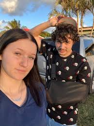 Hi guys can someone put a nice mosque 🕌 behind my son's picture