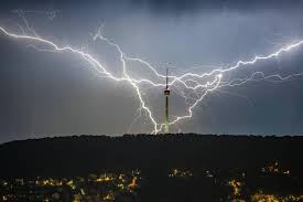 In stuttgart steht das opernhaus nun teilweise ohne dach da. Unwetter In Teilen Deutschlands Halt Einsatzkrafte Auf Trab Nzz