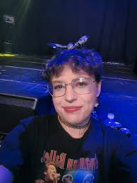 Remember when we use to dance holding hands. LOVED IT...