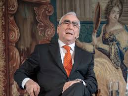 Waigel ist rechtsanwalt und promovierte 1967. Theo Waigel Csu Stellt Neues Buch Vor Und Bringt Eine Umstrittene Koalition Ins Gesprach Politik