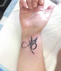 Kelebekli Sonsuzluk Dovmesi Bilek Wrist Tattoos Tattoo Models Mom Tattoos