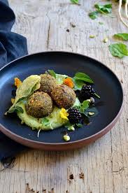 Quinoa Und Spinat Falafel Mit Avocado Creme Fouesnant