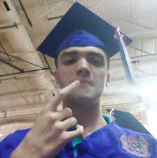 What are good hiking trails and attractions near Beattyville?