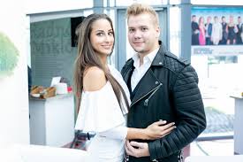 Tóth tímea is on facebook. Palacsik Lilla Es Ferje Sajat Lakasra Gyujtenek A Luxus Nem Erdekli Oket