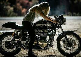 Triumph Girl Mobil Fotografi Ilustrasi
