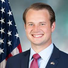 Eric Roe's Instagram, Twitter & Facebook