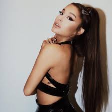 For fans of ariana grande's ass. Ariana Grande Sdelala Oblachnyj Manikyur I Eto Klassnaya Ideya Dlya Vesennego Nejl Arta Wmj Ru