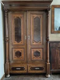 1,54 cm hoch, 54 cm tief und 78 cm breit, die einlegeböden sind 30 cm breit. Brauner Grunderzeit Kleiderschrank Kasettenschrank Original Antike Mobel