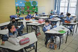 En el medio aparece la cuestión docente. Entre La Incertidumbre Por El Regreso Presencial A Clases Los Padres Mexicanos Compran Mas Productos De Limpieza El Economista