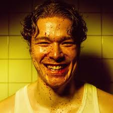 Helene Naustdal Bergsholm inntar scenen som kongejenta i Dissekering av et  snøfall til høsten. Takk som vanlig til kostymemaker Cathrine Engehagen  Bråthen for fantastisk god jobb på kostyme og maskør Alice Norberg