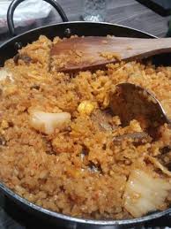 Wujudnya adalah nasi goreng ayam yang dibungkus telur dadar tipis. Nasi Goreng Kimchi Review Herina Yunita Di Restoran Mujigae Cempaka Putih