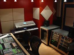 A Simple Red Music Studio Drommehus