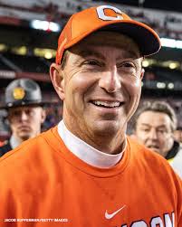 Clemson Football and Dabo Swinney agreed to a new 10-year, $115 million  contract, the largest college football coaching contract by total  compensation 💰 More: https://es.pn/3AT0CyM