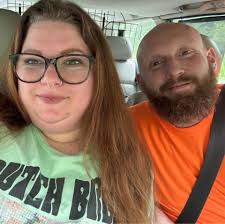 Down at the parade today, did anyone happen to see the woman in the  old-time green dress and hate with flowers and lace?