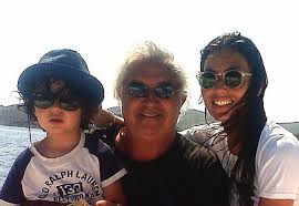 Ad in spiaggia lei mostra un fisico spettacolare, ma un volto un po' tirato e lui sorride solo con il figlio, scriveva 'diva e donna' riferendosi proprio a elisabetta gregoraci e flavio briatore. Divorzio Elisabetta Gregoraci E Flavio Briatore La Fine Ufficiale Del Loro Matrimonio Nel Bene Di Nathan Tv E Gossip