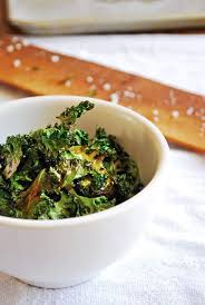 Chips De Kale Una Receta Facil Y Rapida Sabores De Mi Huerto Receta Chips De Kale Recetas De Cocina Sana Recetas De Cenas Sanas