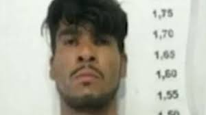 A defesa do fazendeiro elmi caetano evangelista, 73 anos, preso por suspeita de auxiliar na fuga de lázaro barbosa sousa, 32, e de portar armas de fogo, solicitou à vara criminal da comarca de cocalzinho de goiás a prisão até as 18h30 de hoje, o resultado do julgamento não havia saído. Brasil 300 Policias Procuram Lazaro O Matador De Goias Observador