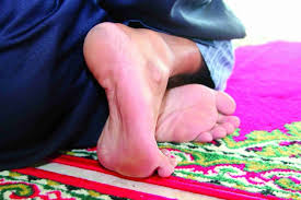 Mari pelajari tentang tata cara dan bacaan doa sholat tahajud. Hukum Membaca Basmalah Sebelum Membaca Tasyahud Dalam Shalat