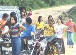 (intro) g c d g em am d g g c d g em am d g g c oi adek berjilbab ungu. Lirik Lagu Bujang Buntu Bujang Pahlawan Lirik Terbaru 29