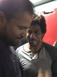 Shah Rukh Khan Raees Promotion Shah Rukh Khan Meets Cricketer Brothers Yusuf And Irfan Pathan In Vadodara Video, sayt shahrukh khana, shahrukh khan, shah rukh khan, shahruh han, shah rukh han, shahrukh khan, sharukh khan, oficialniy, sayt. ahmedabad mirror