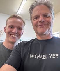 Donna Lundquist's Instagram, Twitter & Facebook