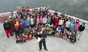 Ziona chana, a man who led one of the world's largest families, died earlier this week. Indian Man Has 39 Wives 94 Children And 33 Grandchildren World News Express Co Uk