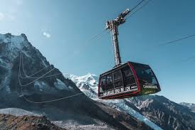 Damals stellte sich offenbar die frage, ob das bundesamt für verkehr für dieses unglück allenfalls mitverantwortlich sei. Aiguille Du Midi Seilbahn Der Superlative In Chamonix Enviadi