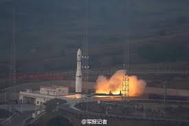 China lanceert begin zondagavond (nederlandse tijd) een onbemande raket naar de maan. China Lanceert Voor Het Eerst Cz 6 Raket