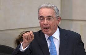 Si los procesos de paz con las farc y el eln resultan verdaderamente efectivos. Este Seria El Video Que Relacionaria A Alvaro Uribe Con Paramilitares De Las Auc