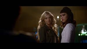 Killer queen took the opportunity to expand on the origin story and possible age of its most iconic devil dealing babysitter, bee. Samara Weaving As Bee Hana Mae Lee As Sonya Star In The Netflix Film The Babysitter Source Netflix Babysitter Hana Mae Lee Robbie Amell