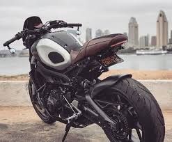 city skylines credit fingerscrossed4moto yamaha xsr900 featuring the midnight tint classic flyscreen shop link in profile yamaha xsr900 ya カスタムバイク バイク 車
