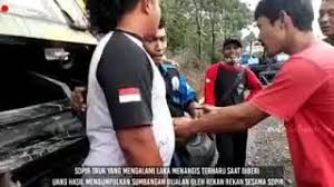 It is located in the middle of the magelang regency, between mount merbabu and mount sumbing in central java province, indonesia. Kecelakaan Truck Linus Transport Di Bawen Youtube