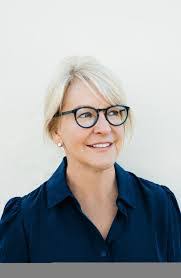 Lori Greeley's Instagram, Twitter & Facebook