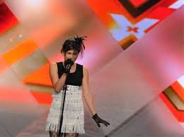 Az új műsorvezető miller dávid lesz és csütörtök este az is kiderült, hogy a mentorcsapat is változik.gáspár laci, byealex és puskás peti maradnak, de dallos bogit csobot adél váltja majd. Elbuvolte Az X Faktor Zsurijet A Nagykarolyi Diak