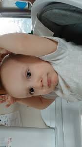 Baby photoshoot inspiration poses at the park