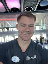 Fuimos a competencias de tiro con arco y no llegamos muy lejos 😞 somos  pésimos 😂 pd. el entrenador nos dejó un recuerdo 🤭