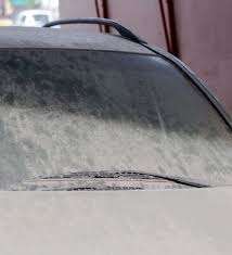 Nettoyer Le Pare Brise Et Faire Briller Les Vitres De La Voiture