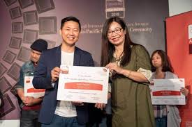 《查理和巧克力工厂》（英語：charlie and the chocolate factory），于2005年上映，改編自1964年羅爾德·達爾的同名小説。電影由蒂姆·伯顿導演，強尼·戴普飾威利·旺卡，費迪·夏摩亞飾查理·巴格特。 2018ä¸çå·§ååå¤§è³½ ç¦ç£å·§ååäºæ´²æå¤§è´å®¶