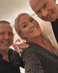 På besök i Trollhättan och ett dopp i Öresjö 🐬🐬 @gudingen  #imorgonskadetregna @ Garnviken Öresjö