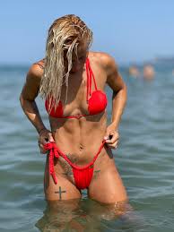 MILICA DABOVIC on X: Blizu 40 i jos uvek me zele!! ❤️  t.cocKzAwDnmuu  X