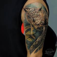 Tatuaż zmywalny na skórę, wykonany przy użyciu specjalnego, powlekanego papieru termotransferowego tattoo 2.1 firmy themagictouch jest bardzo prosty w aplikacji i jednocześnie całkowicie bezpieczny dla skóry. Tatuaz Reka Realistyczny Sowa Kompas Przez Voice Of Ink