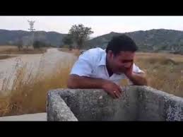 يقرأ سورة يوسف في البئر Youtube