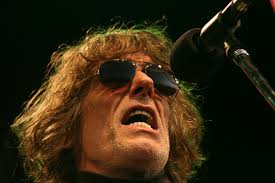 Músico argentino, uno de los máximos referentes del rock nacional, ex miembro de los grupos almendra, pescado rabioso e invisible. Argentina Musician Luis Alberto Spinetta Dies Global Voices