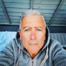 Derek Seal's Instagram, Twitter & Facebook