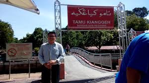 Tempat penampungan sementara (tps) tempat sebelum sampah diangkut ke tempat pendauran ulang, pengolahan, dan/atau tempat pengolahan sampah terpadu. Sampah In English