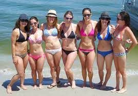 Bikini girls at the beach Porn Pic - EPORNER